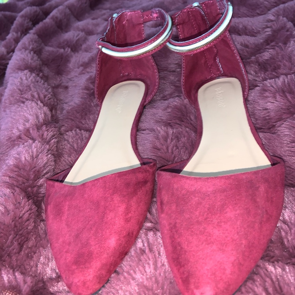 Burgundy pointed flats 🥿